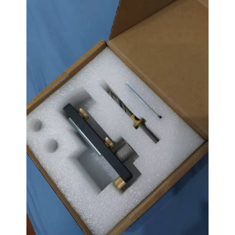 Інструмент для пробивання алюмінієвого профілю 2020, 2040, 3030, 3060: зображено пристрій з різними отворами та налаштуваннями для пробивання отворів у різних типах алюмінієвих профілів.